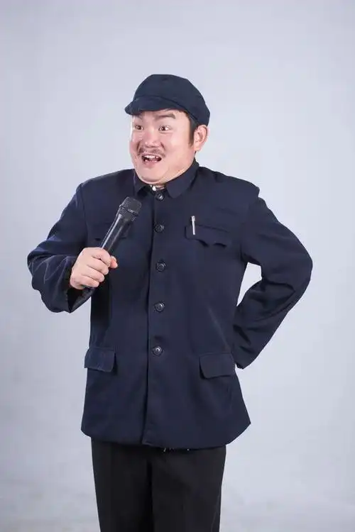 赵本山模仿秀朱伟东方晴儿原名:王鑫,实力唱将女歌手,2017年正式签约