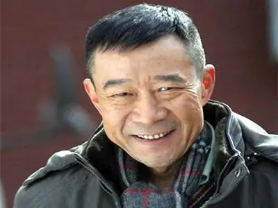 李雪健,男,60岁,影视演员,中国文学艺术界联合会副主席.
