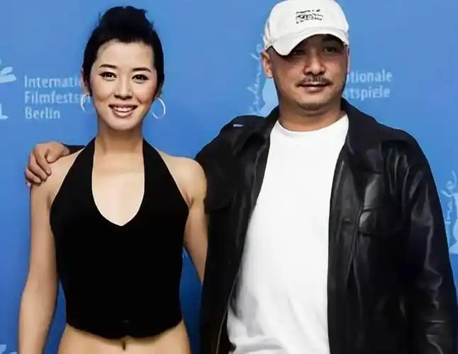 她曾把黄渤吻到害羞,与导演同居12年遭抛弃,今47岁身价高达40亿|余男