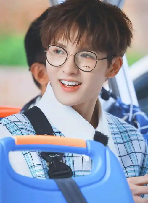 朱正廷回应素颜不想被拍,真相竟然是这样!