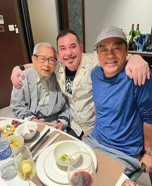 黄秋生成功重回港圈晒和吴镇宇刘青云合照称是兄弟会