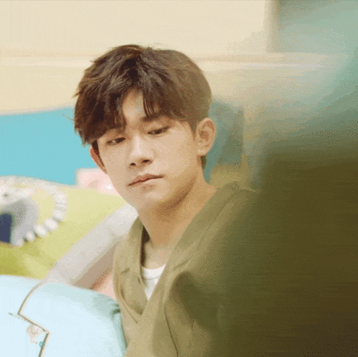 易烊千玺罗莱家纺广告独家花絮上线 笑容满分的迷人千崽_动态