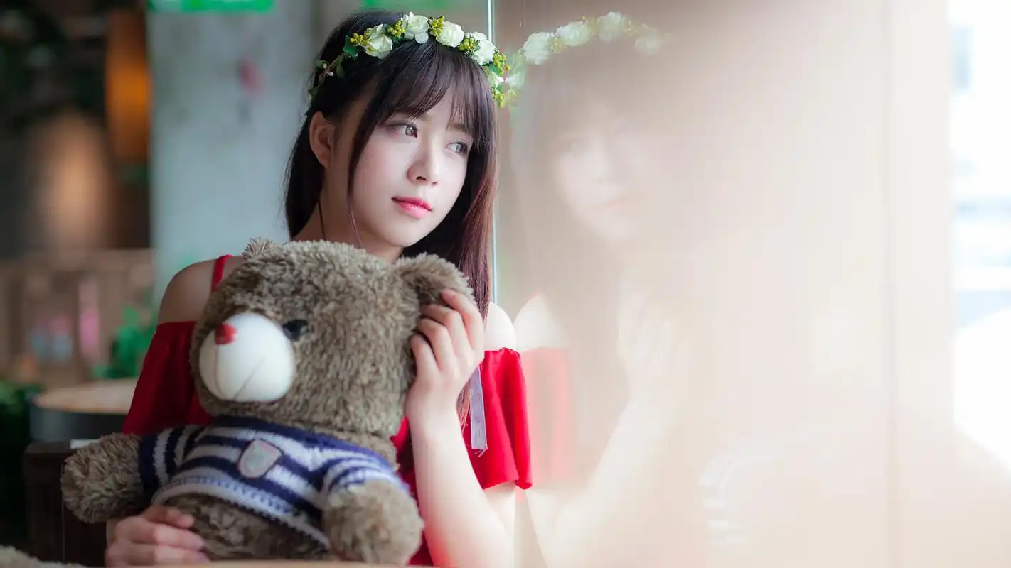 让人心动的漂亮女孩高清美女桌面壁纸