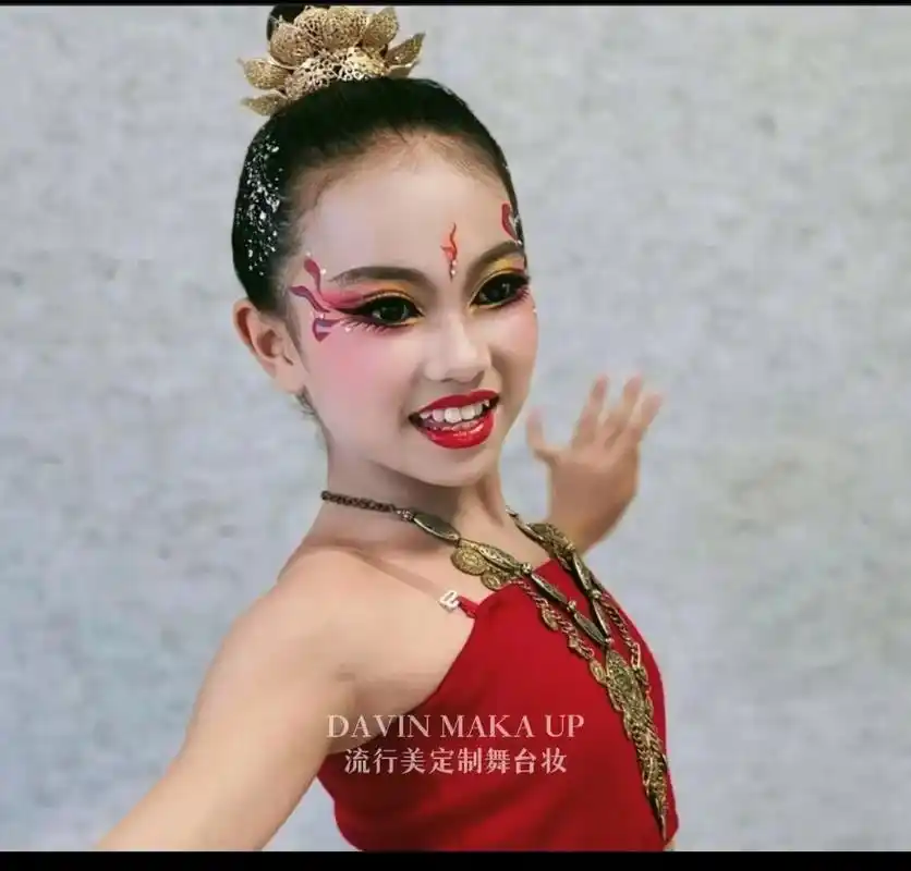 看得见的高品质  #舞台表演作品 #妆发造型 #舞台妆彩绘 - 抖音