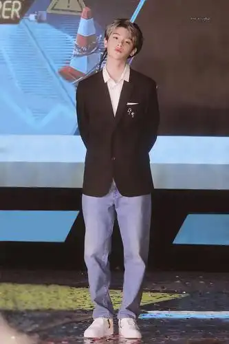 黄明昊是名副其实的腿精吧