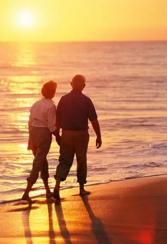 唯美浪费牵手情侣图片