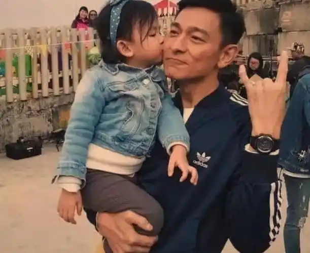 刘德华个人简介(刘德华的孩子多少个)