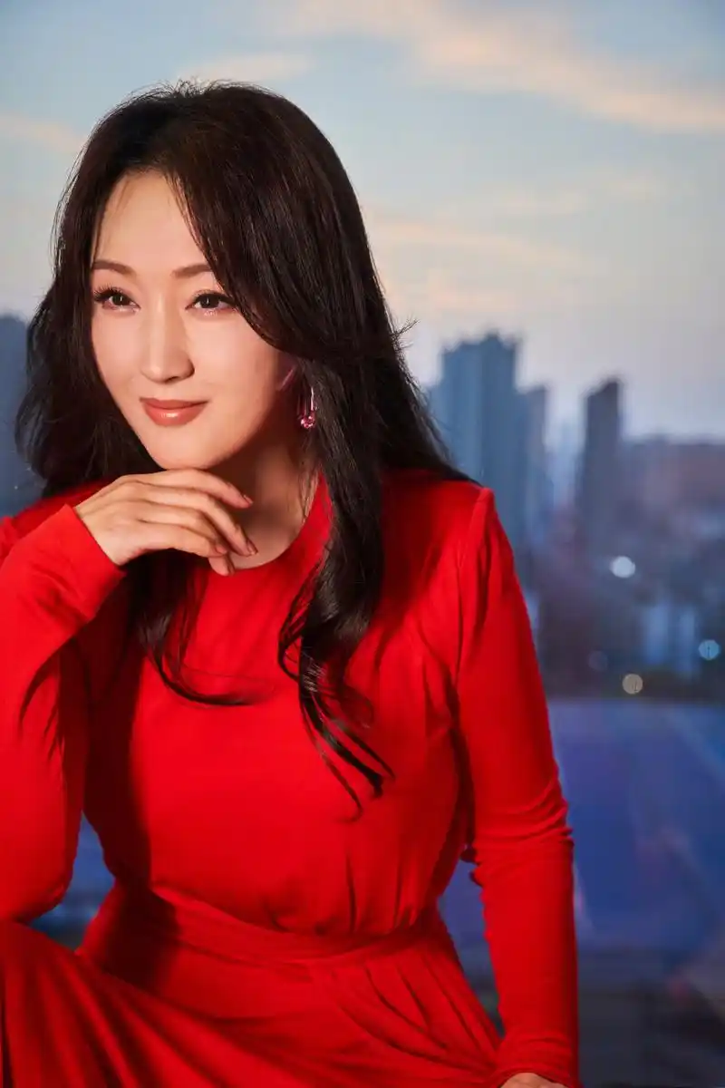 杨钰莹红裙壁纸图集