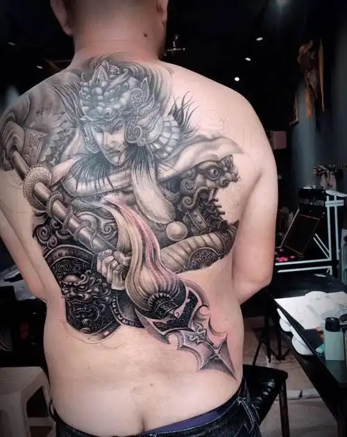 赵子龙纹身图片_背部新传统赵云纹身图案