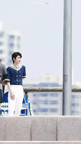 蔡徐坤"水手服"亮相,像是动漫里跑出来的王子!