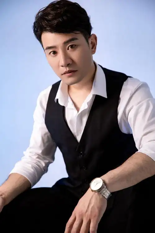 时尚穿搭博主超话#成熟男人的标配#今天的这组照片真是出乎我的意料