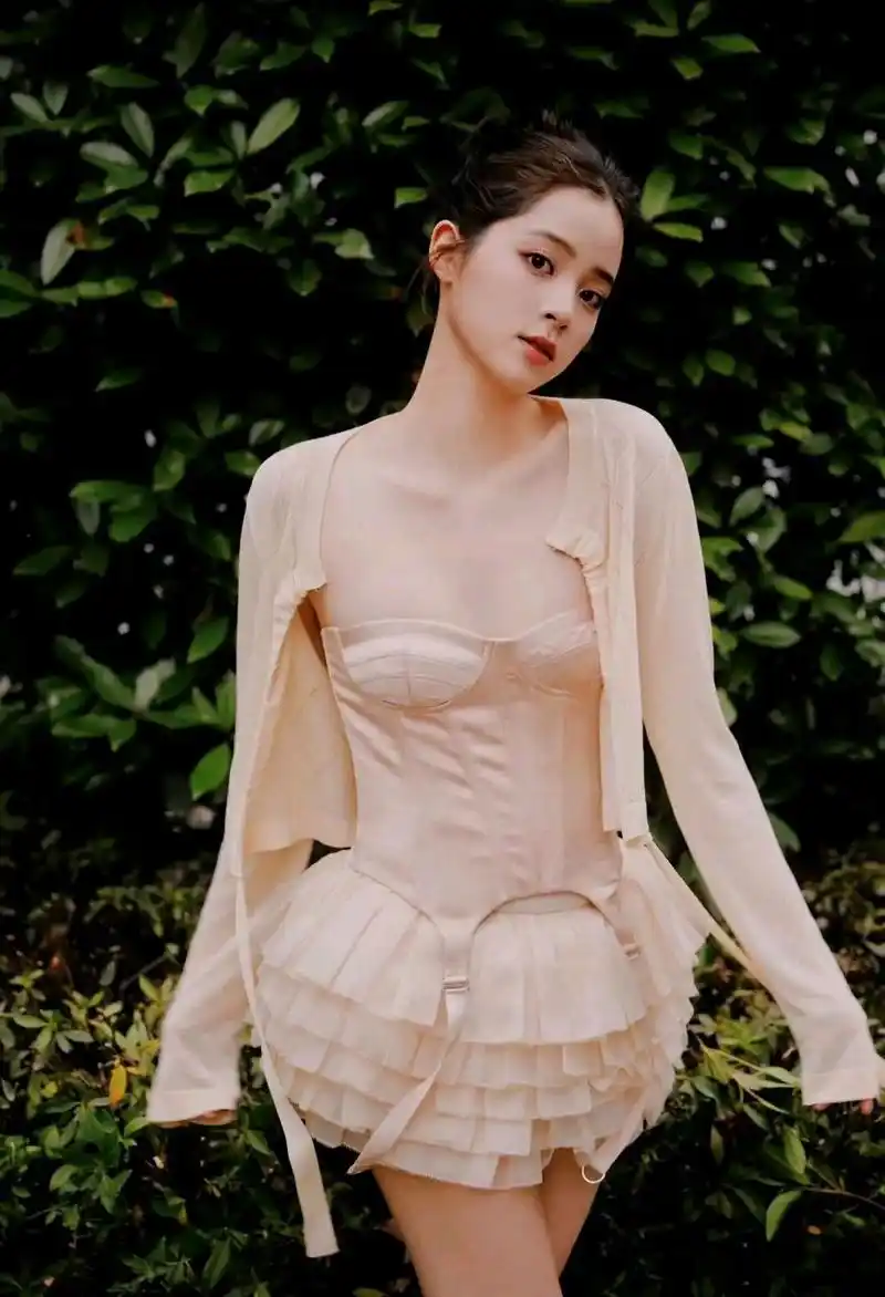 小花欧阳娜娜,性感短裙,妩媚迷人,原来这么有料.#欧阳娜娜