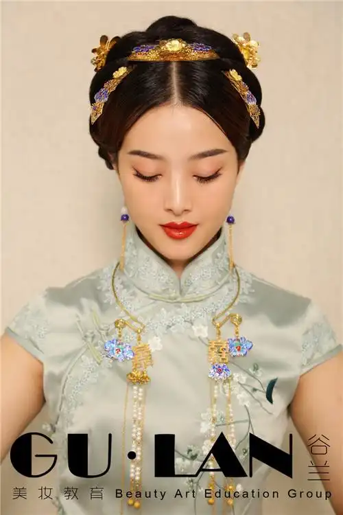 古风古色旗袍盘发造型