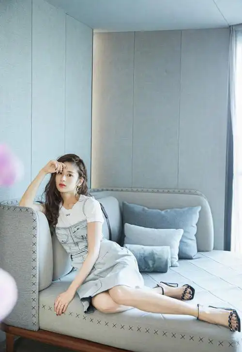 简介:颖儿清新秀丽写真图片,分享一组颖儿图片给大家,图中的明星图片