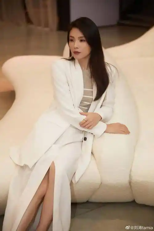 刘涛的最新靓照亦仙亦幻太有诗意_西服_设计_感觉