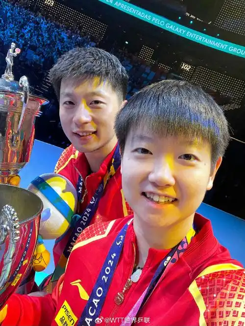 马龙孙颖莎合影