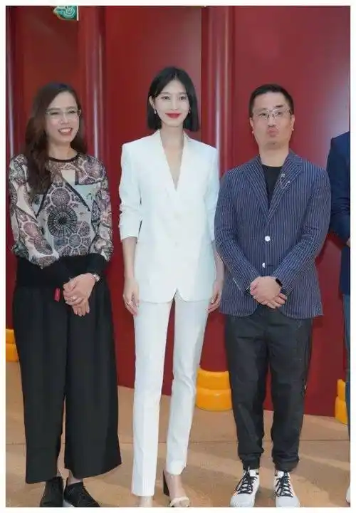 张俪真招人稀罕,身高不足170腿却占23,网友:未来女友样_姐姐_身材