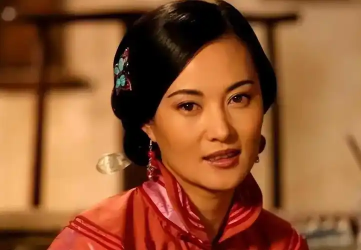 回顾演员王菁华5岁出道17岁上中戏与男星分手后单身至今