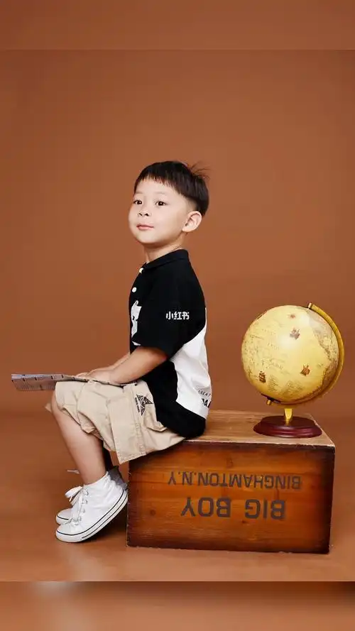 又酷又可爱的小男孩儿童写真