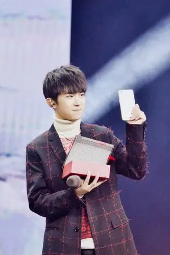 易烊千玺16岁生日