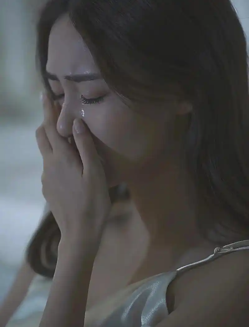 习惯一个人听着那忧伤的旋律,习惯一个人默默地看着那伤感的文字 - 抖