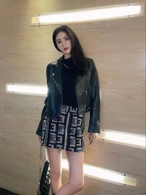 包裙,让#张予曦  的身材比例展现更完美了,让腿部线条更加修长