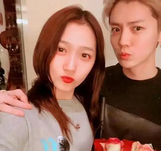 星光下的微笑,黄子韬与徐艺洋,幸福如影随形;岁月静好,鹿晗与关晓彤