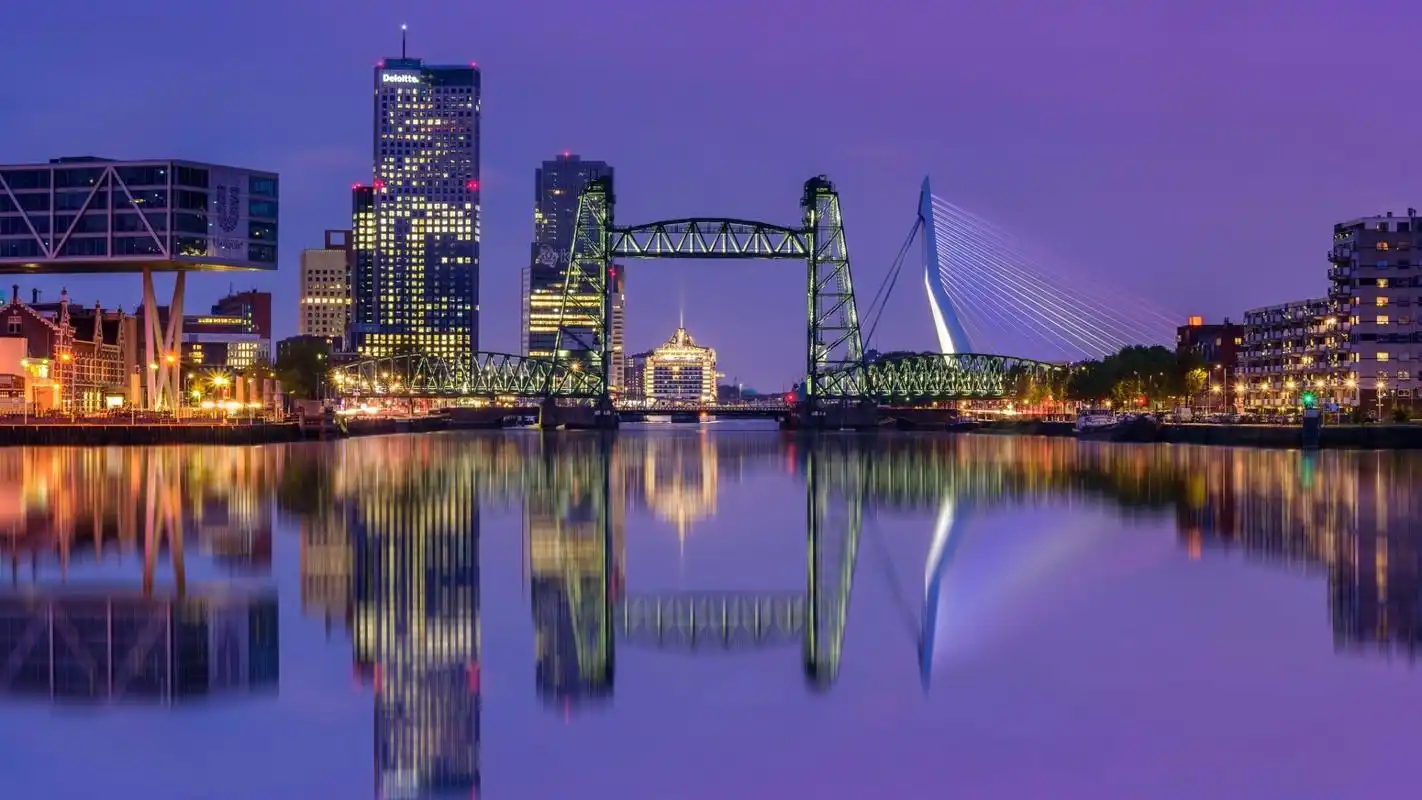 鹿特丹城市夜景图片高清电脑桌面壁纸