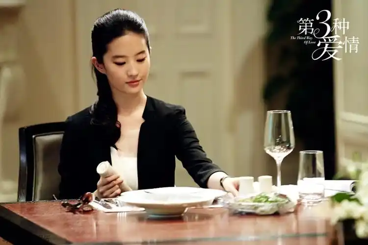 组图:《第三种爱情》公映 激情戏场面曝光_高清图集_新浪网