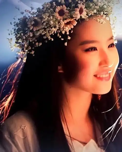 盘点女演员头戴"满天星",本以为很廉价没想到像极了"小精灵"|刘亦菲