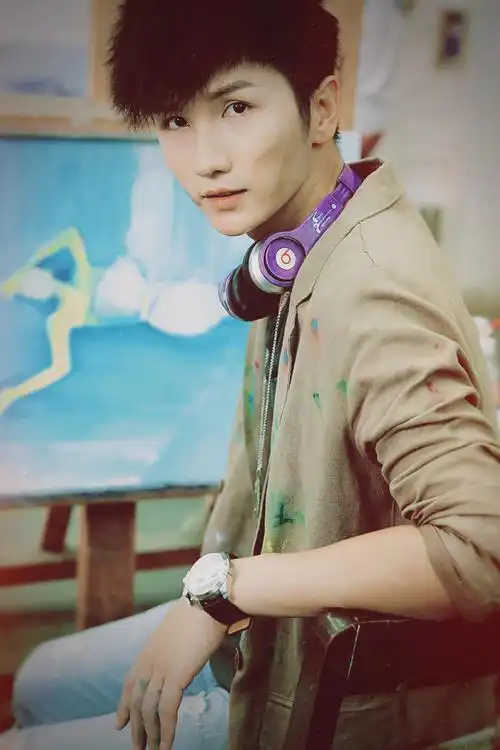 艾辰影业旗下艺人陈奕夫在窃道中饰演灵魂画家