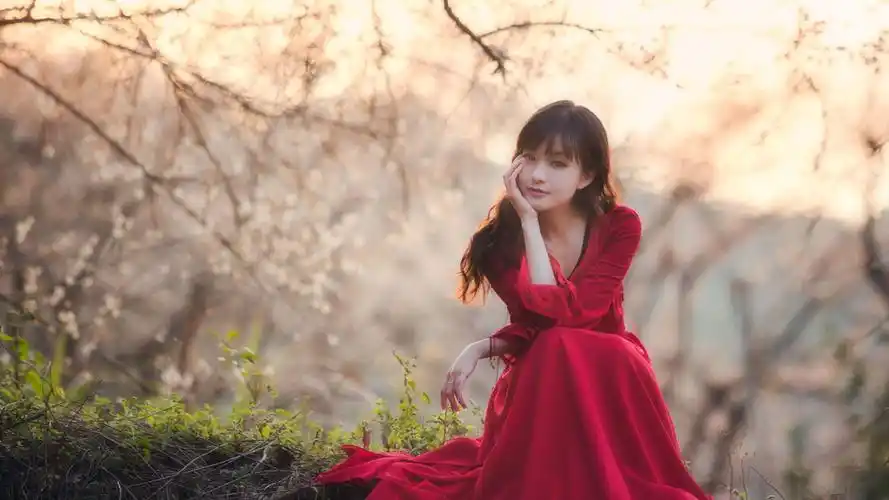 红衣美女图片高清电脑桌面壁纸