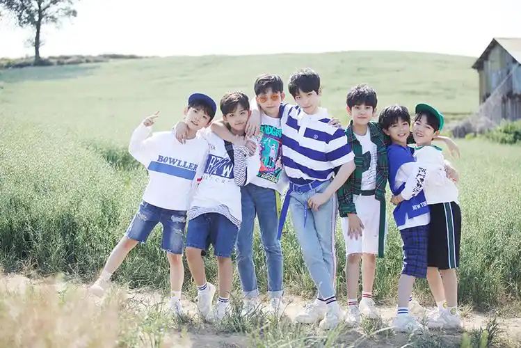 yhboys组合是乐华娱乐在2017年初推出的非限定养成系