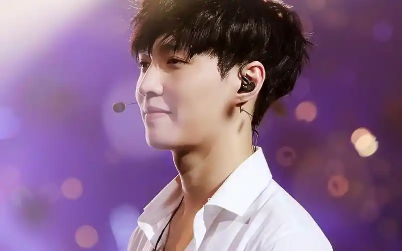 【张艺兴】捕获一只纯白可爱的小兔砸