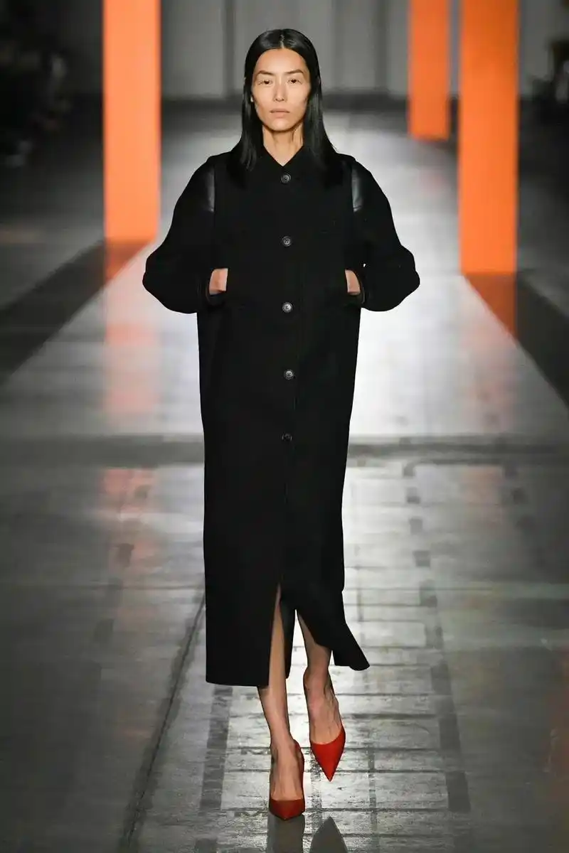 刘雯重返时装周首秀#大表姐时隔三年归来,时装周#刘雯闭场# - 抖音