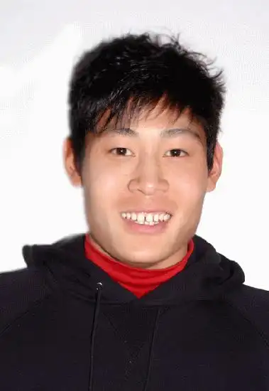 图文-2010赛季河南建业队证件照 12号张世昌