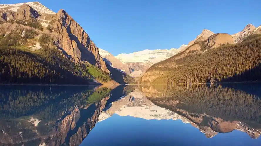 加拿大的班夫国家公园怎么样?还有哪些景点是必去的?