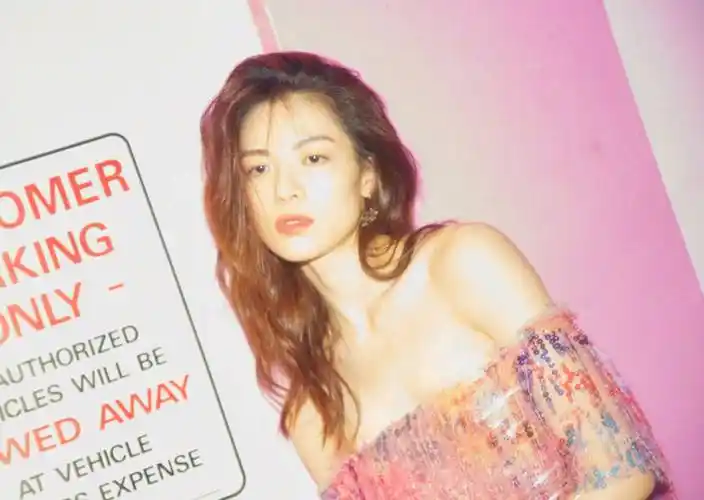 跟钟汉良合作《解放:终局营救》,还凭借《荞麦疯长》《八月未央》