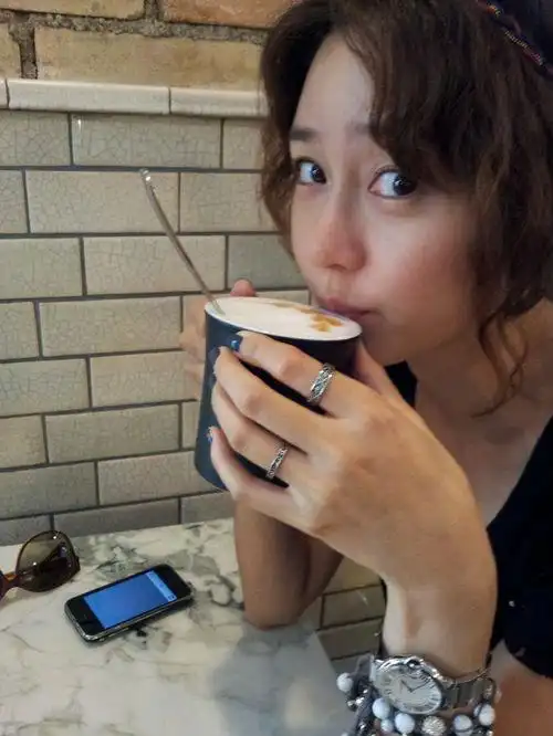 p>成宥利(sung yu ri),1981年3月3日出生于德国巴登,韩国女演员,歌手