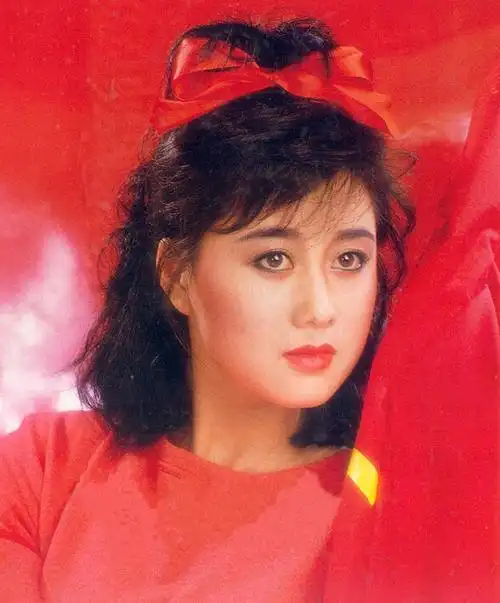 利智(nina li chi),1961年12月31日出生于上海,1981年随父移居香港.