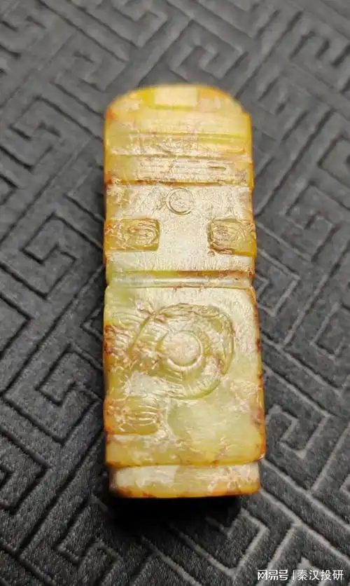 玉琮勒(良渚文化)此件良渚琮式玉勒子长4