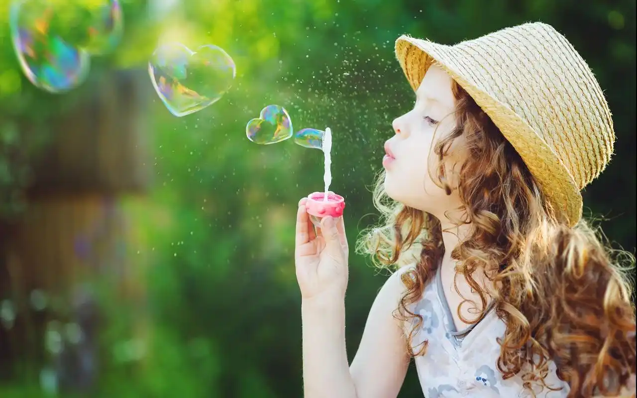 欧美萝莉可爱小女孩唯美电脑宽屏壁纸