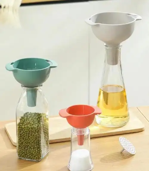 在家庭生活中,漏斗是必不可少的工具,可以帮助我们分装油,五谷杂粮和