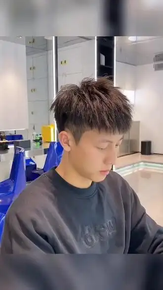 立体小碎盖男生一定要尝试的发型谁做谁帅男生发型碎盖男生烫发