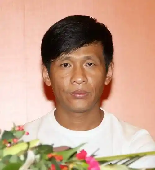 演员宋小宝:成名后抛弃糟糠之妻,再娶粉丝王雪,成为人生大赢家