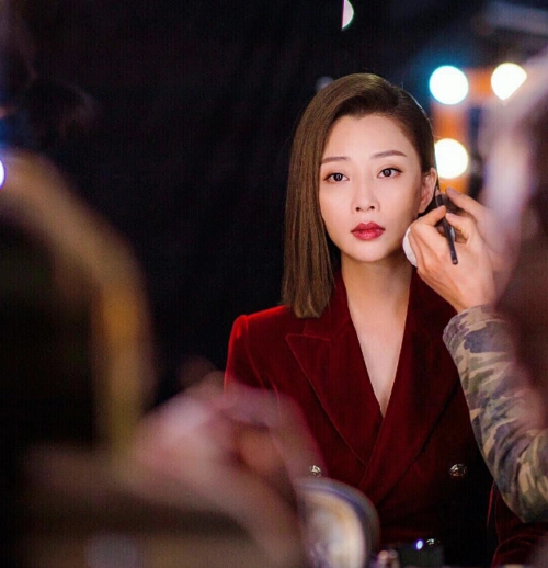 正青春开播由殷桃饰演的林睿一出场就气场全开