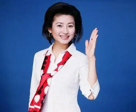 王小丫建议大家不要把读经典当成做功课,而要把经典当成闲书来读,"你