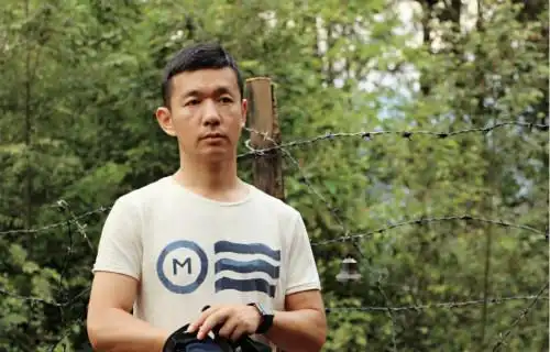 "国殇墓园"触泪点 邢佳栋愿再走《丈量》路