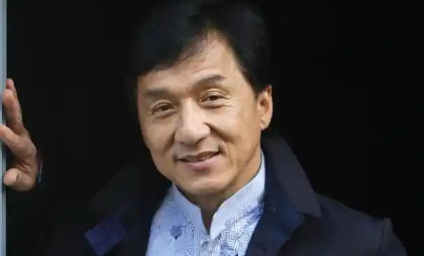 然而,最近一段时间以来,成龙的观众缘一路走低,甚至有人表示再也不会