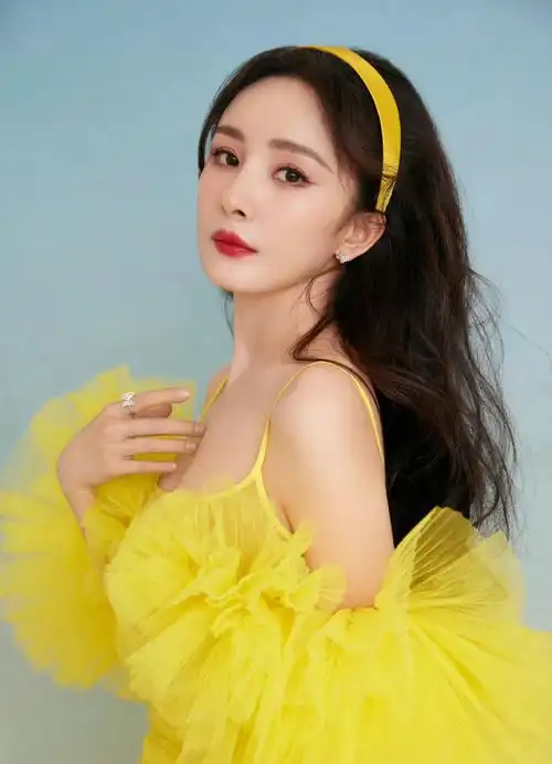 杨幂生日写真照